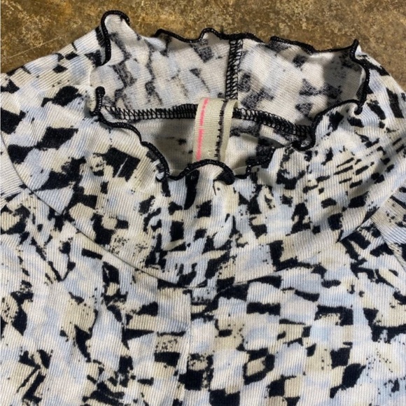 Free People Movement High Jump Long Sleeve Top. Size medium - Picture 3 of 4